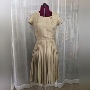 Truly retro pleated beige dress by Carlye